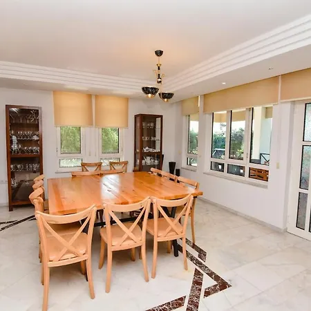 Malikane Residence,6 Bed Detached ヴィラ