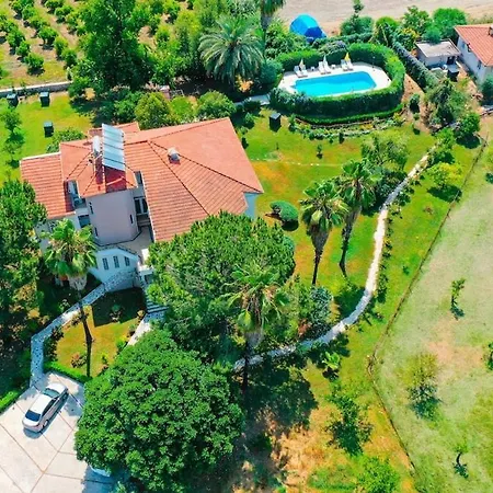 Malikane Residence,6 Bed Detached ヴィラ