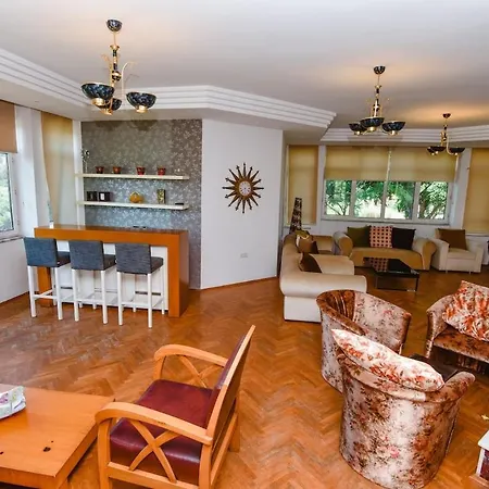 Malikane Residence,6 Bed Detached ヴィラ